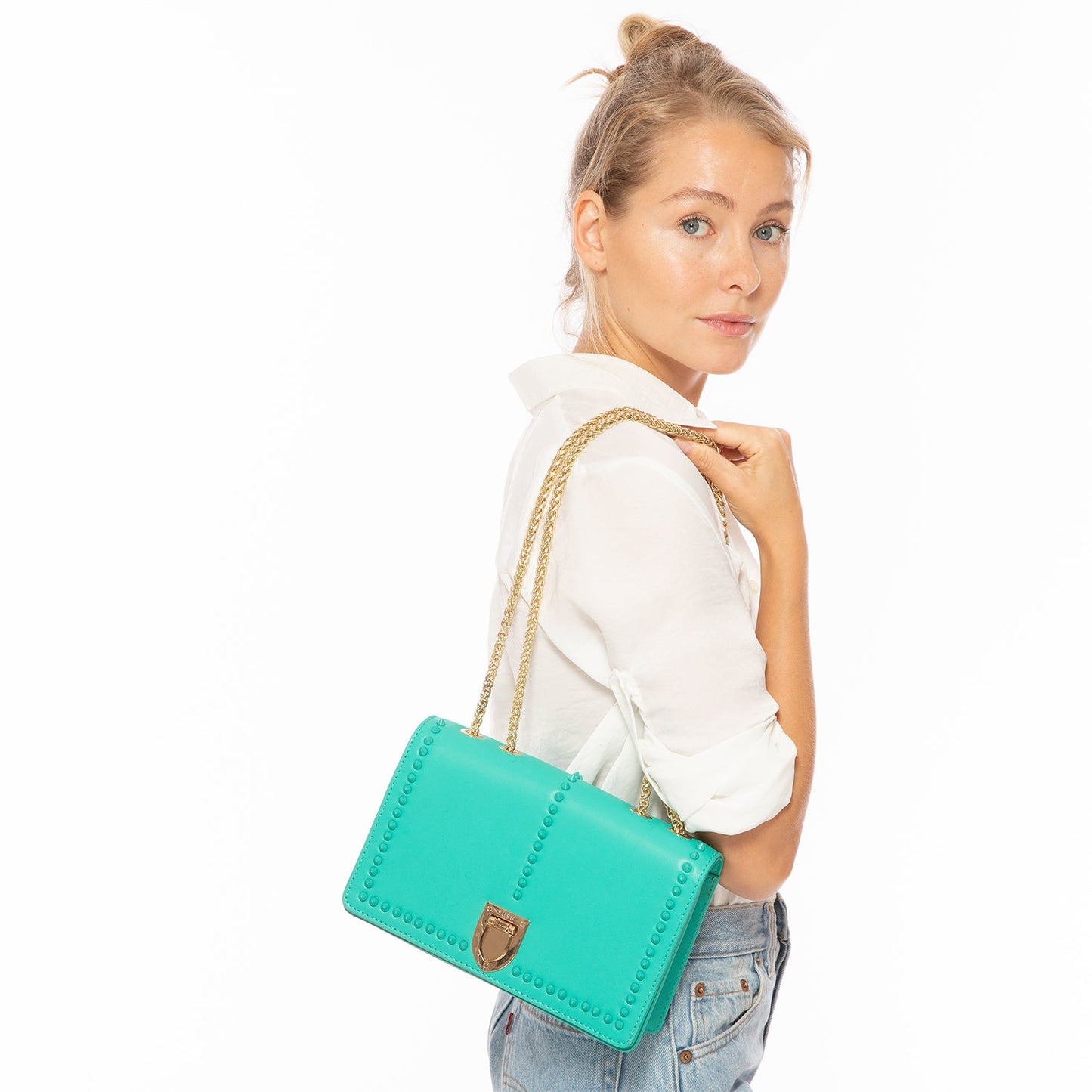 SUSU presents the Josie Green Leather Bag featuring a studded design and a gold chain strap.
