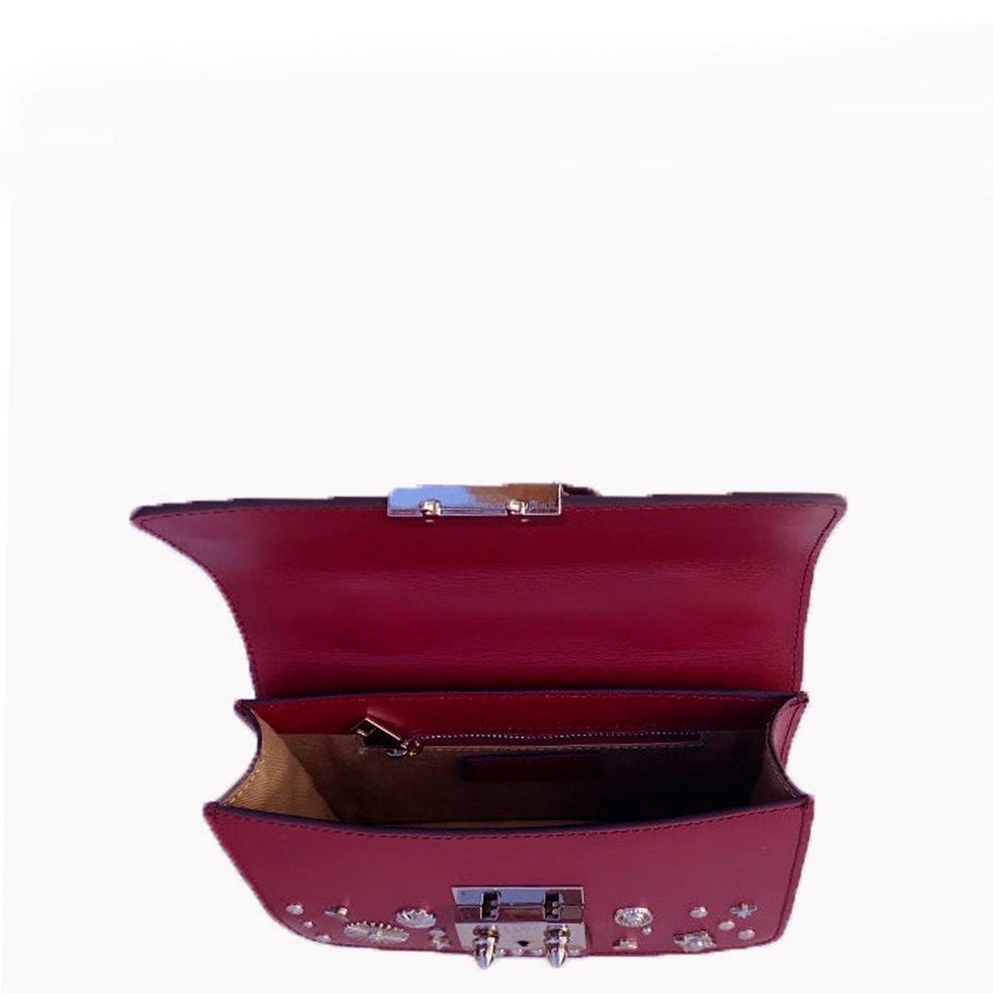 Burgundy leather handbag with silver studs, a short handle, and chain shoulder strap, featuring a SUSU engraved metal clasp.