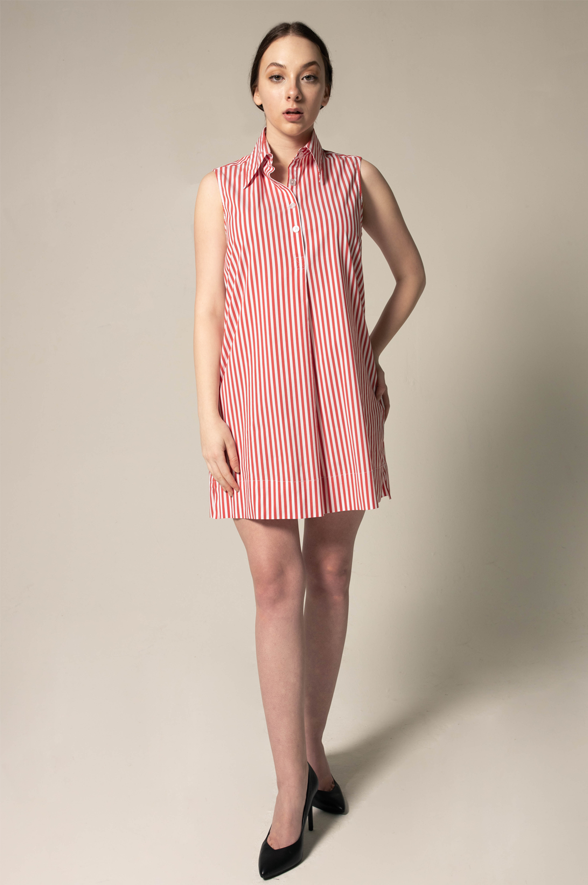 A person in a Le Réussi® Italian Cotton Red Stripe Sleeveless Dress and black heels stands against a plain background.