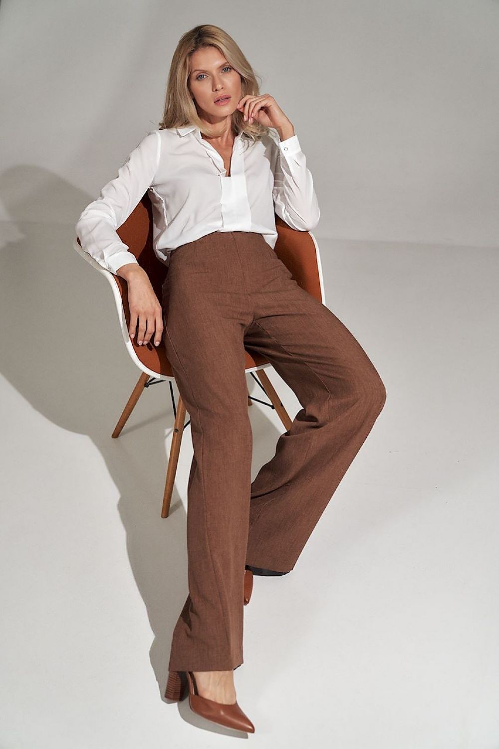 Brown long bell-bottomed trousers